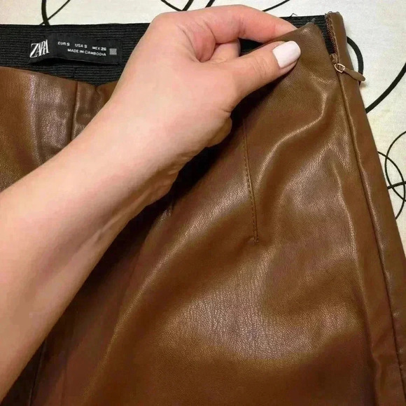 Zara - FAUX Brown Leather Pants - Picture 4 of 6